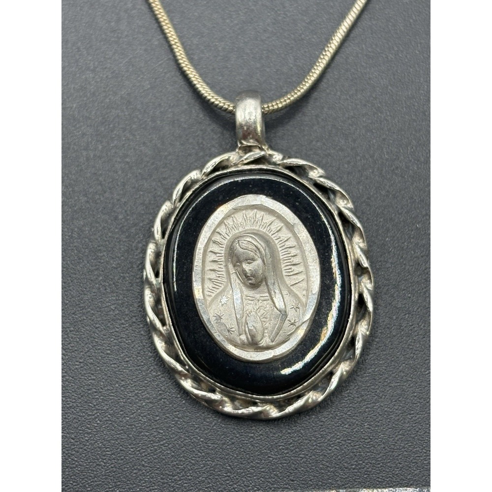 Vintage 20" Sterling Silver Lady Guadeloupe Onyx Pendant Necklace 10 Grams F18